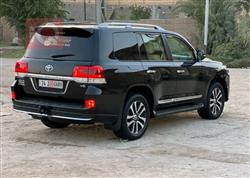 تۆیۆتا لاند کروزەر